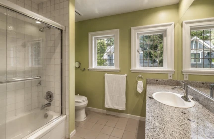 Hot Tub / Spa Photo of 1588 W 29th Avenue, Vancouver, BC