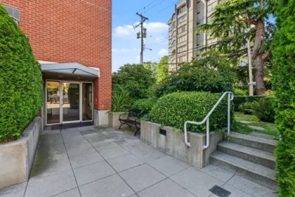 Front Yard Photo of 1201 2965 Fir Street, Vancouver, BC