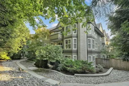 Front Yard Photo of 218 12088 66 Avenue, Surrey, BC