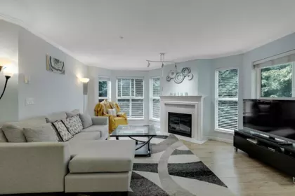 Kitchen Photo of 218 12088 66 Avenue, Surrey, BC