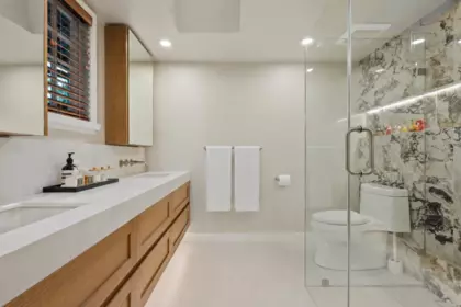 Hallway Photo of 4613 Caulfeild Drive, West Vancouver, BC