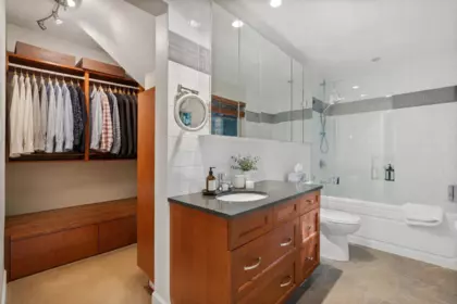 Mudroom Photo of 4613 Caulfeild Drive, West Vancouver, BC