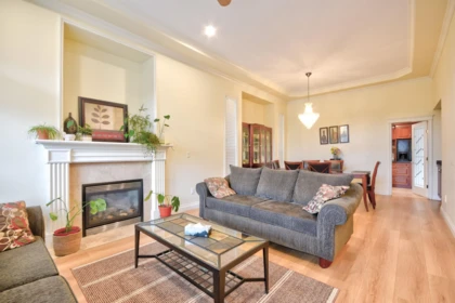 Kitchen Island Photo of 16328 88 Avenue, Surrey, BC