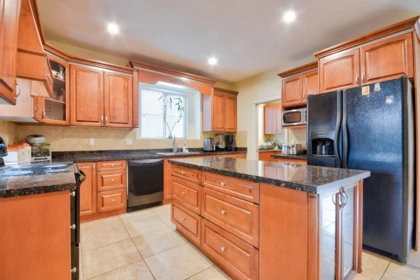 Primary Bathroom Photo of 16328 88 Avenue, Surrey, BC