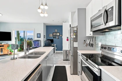 Kitchen Photo of 407 12310 222 Street, Maple Ridge, BC