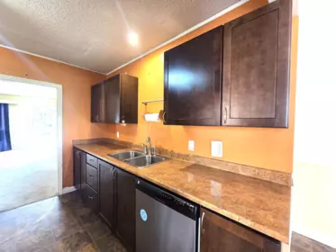Kitchen Island Photo of 33817 Mayfair Avenue, Abbotsford, BC