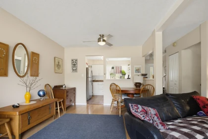Kitchen Island Photo of 22 33260 11 Avenue, Mission, BC