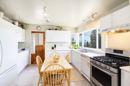 Breakfast Nook Photo of 454 Monteray Avenue, North Vancouver, BC