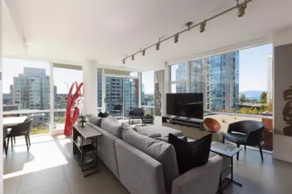 Kitchen Island Photo of 805 1455 Howe Street, Vancouver, BC