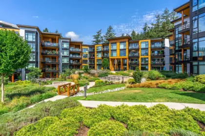 216 14855 Thrift Avenue, White Rock, BC, White Rock — Apartment/Condo for sale