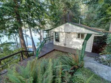 Kitchen Photo of 4141 Francis Peninsula Road, Pender Harbour, BC