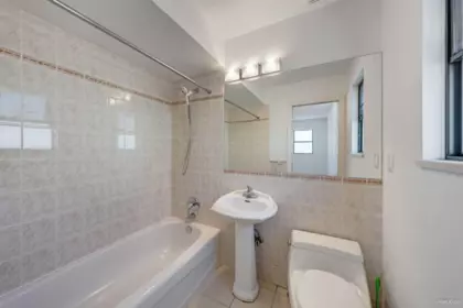 Hallway Photo of 3056 E 28th Avenue, Vancouver, BC