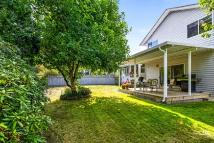 Swimming Pool Photo of 12398 233 Street, Maple Ridge, BC