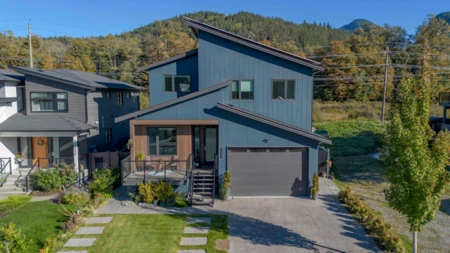 Hot Tub / Spa Photo of 39320 Cardinal Drive, Squamish, BC