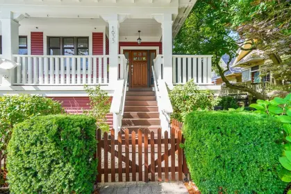 1633 Woodland Drive, Vancouver, BC, Vancouver — Single Family Residence for sale
