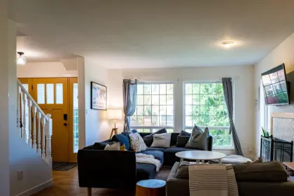 851 Inglis Road, Gibsons, BC, Gibsons — Single Family Residence for sale