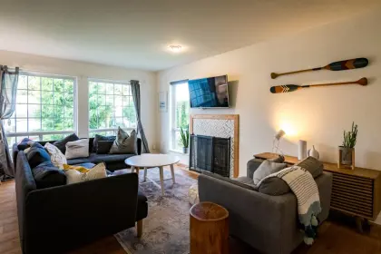 851 Inglis Road, Gibsons, BC, Gibsons — Single Family Residence for sale