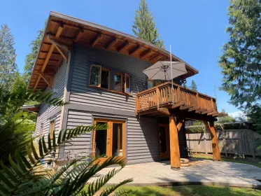 549 Central Avenue, Gibsons, BC, Gibsons — Single Family Residence for sale