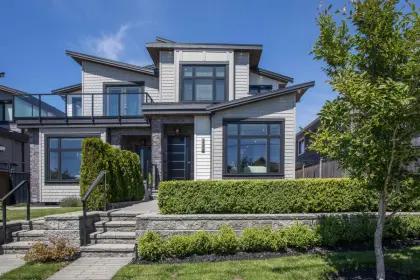 332 E 8th Street, North Vancouver, BC, North vancouver — Half Duplex for sale