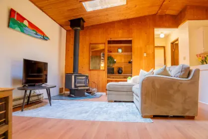 37240 Schooner Way, Pender Island, BC, Pender island — Single Family Residence for sale
