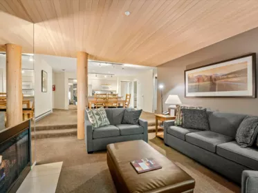 204 3217 Blueberry Drive, Whistler, BC, Whistler — Apartment/Condo for sale