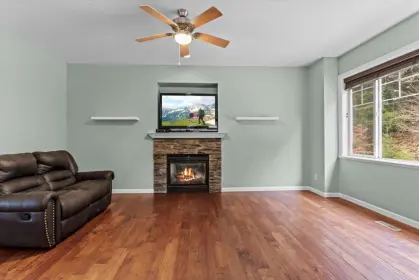 21233 Kettle Valley Road, Hope, BC, Hope — Single Family Residence for sale