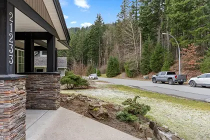 21233 Kettle Valley Road, Hope, BC, Hope — Single Family Residence for sale