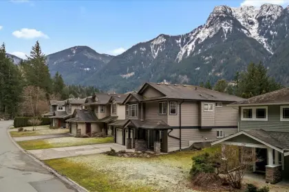 21233 Kettle Valley Road, Hope, BC, Hope — Single Family Residence for sale