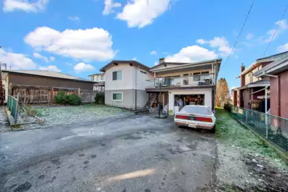 Swimming Pool Photo of 549 E 57th Avenue, Vancouver, BC