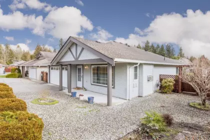 5716 Louise Way, Sechelt, BC, Sechelt — Single Family Residence for sale