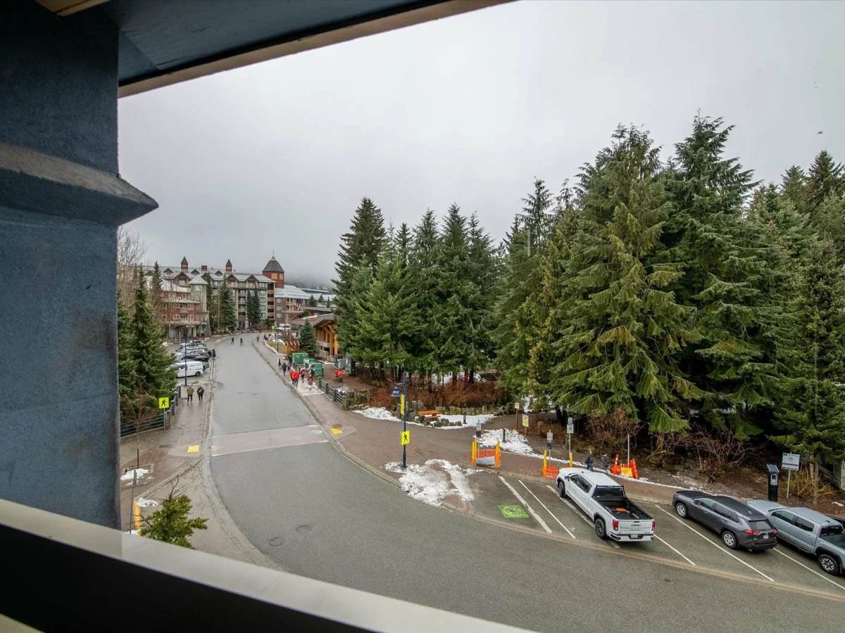 Kitchen Island Photo of 323 4338 Main Street, Whistler, BC