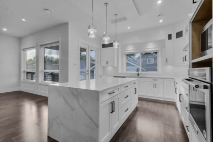 Kitchen Island Photo of 17163 0a Avenue, Surrey, BC