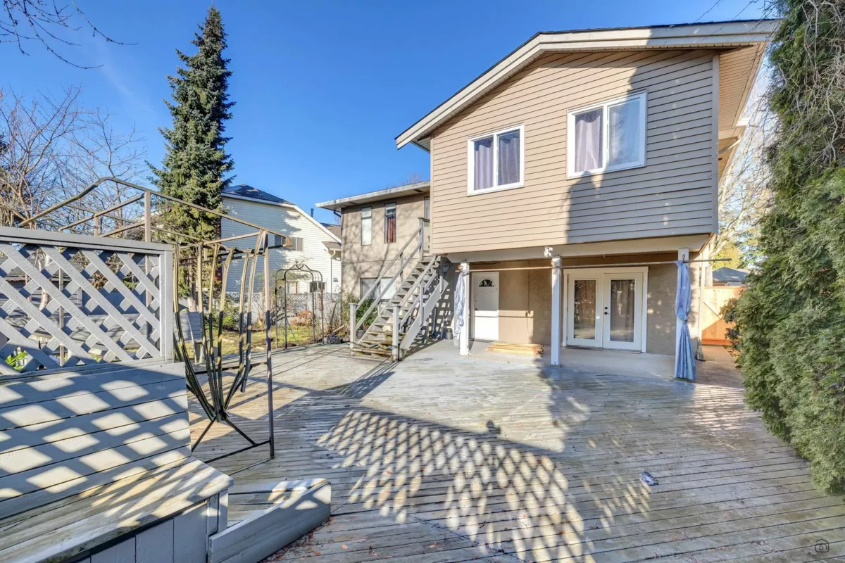 Entry Foyer Photo of 12954 61 Avenue, Surrey, BC