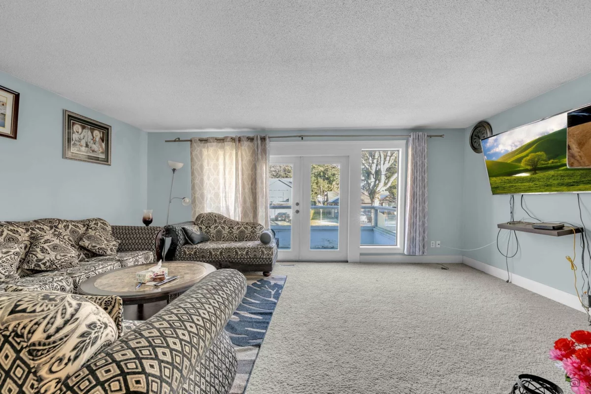 Family Room Photo of 12954 61 Avenue, Surrey, BC