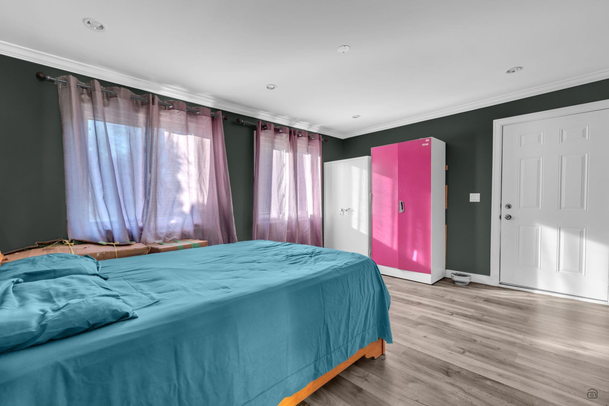 Guest Bathroom Photo of 12954 61 Avenue, Surrey, BC