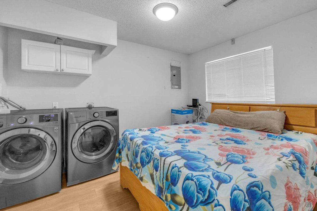 Powder Room Photo of 12954 61 Avenue, Surrey, BC