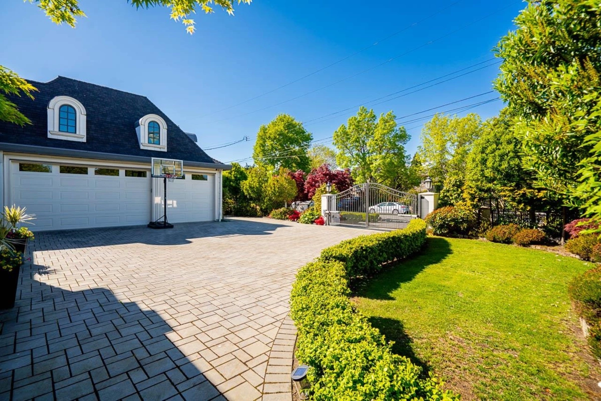 Living Room Photo of 4980 Pendlebury Road, Richmond, BC