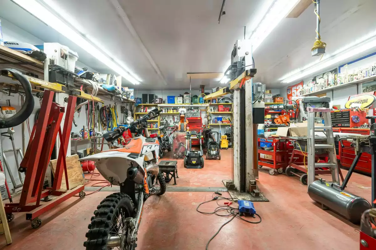 Hot Tub / Spa Photo of 26967 28 Avenue, Langley, BC