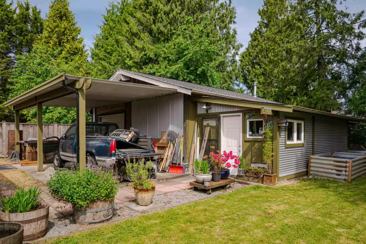 Swimming Pool Photo of 26967 28 Avenue, Langley, BC