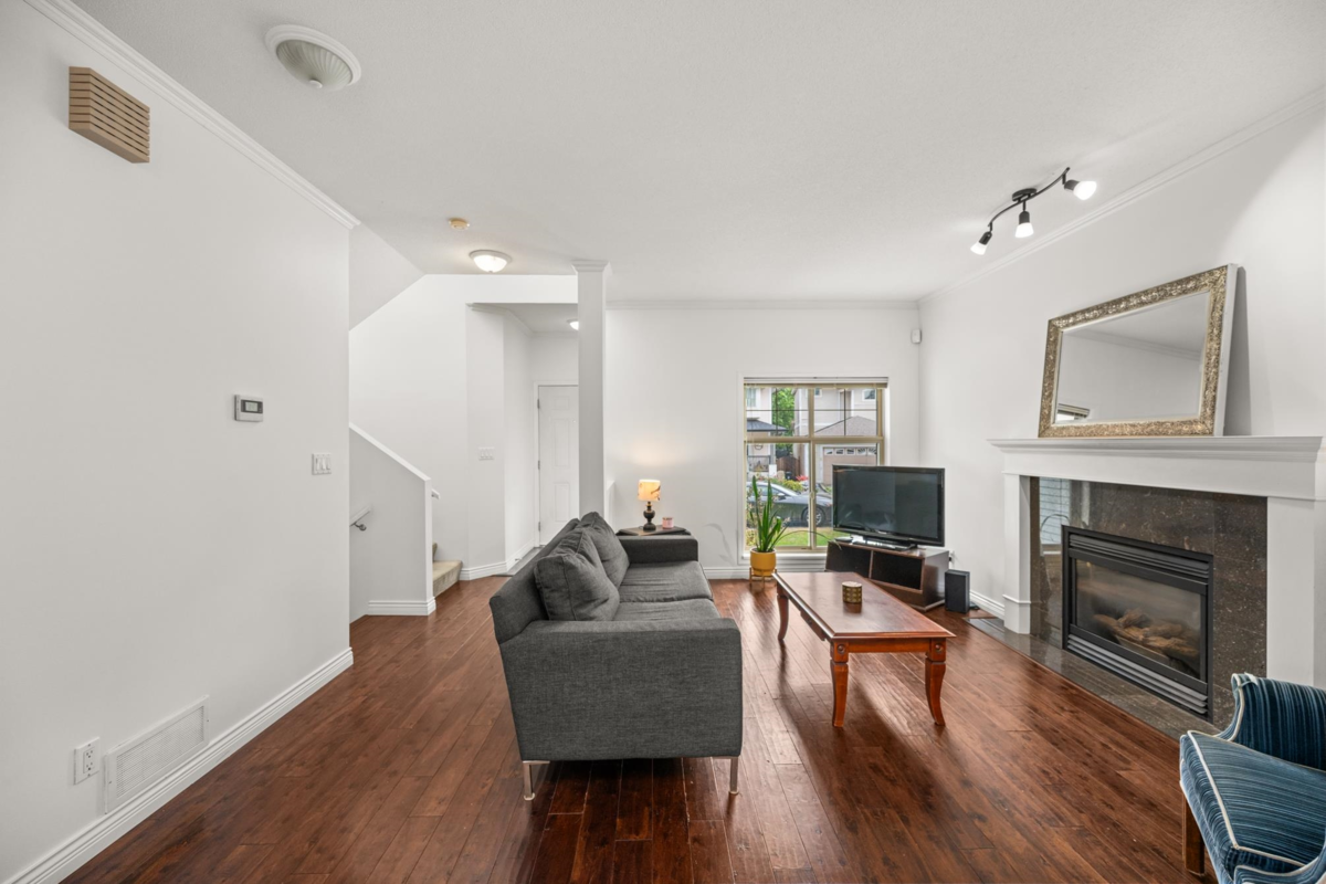 Dining Area Photo of 15 8675 209 Street, Langley, BC