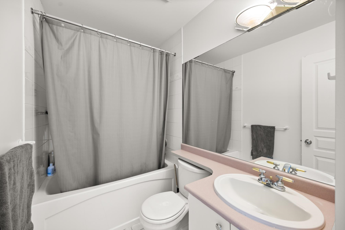 Entry Foyer Photo of 15 8675 209 Street, Langley, BC