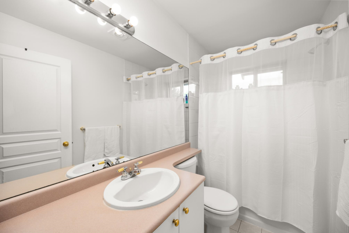 Mudroom Photo of 15 8675 209 Street, Langley, BC