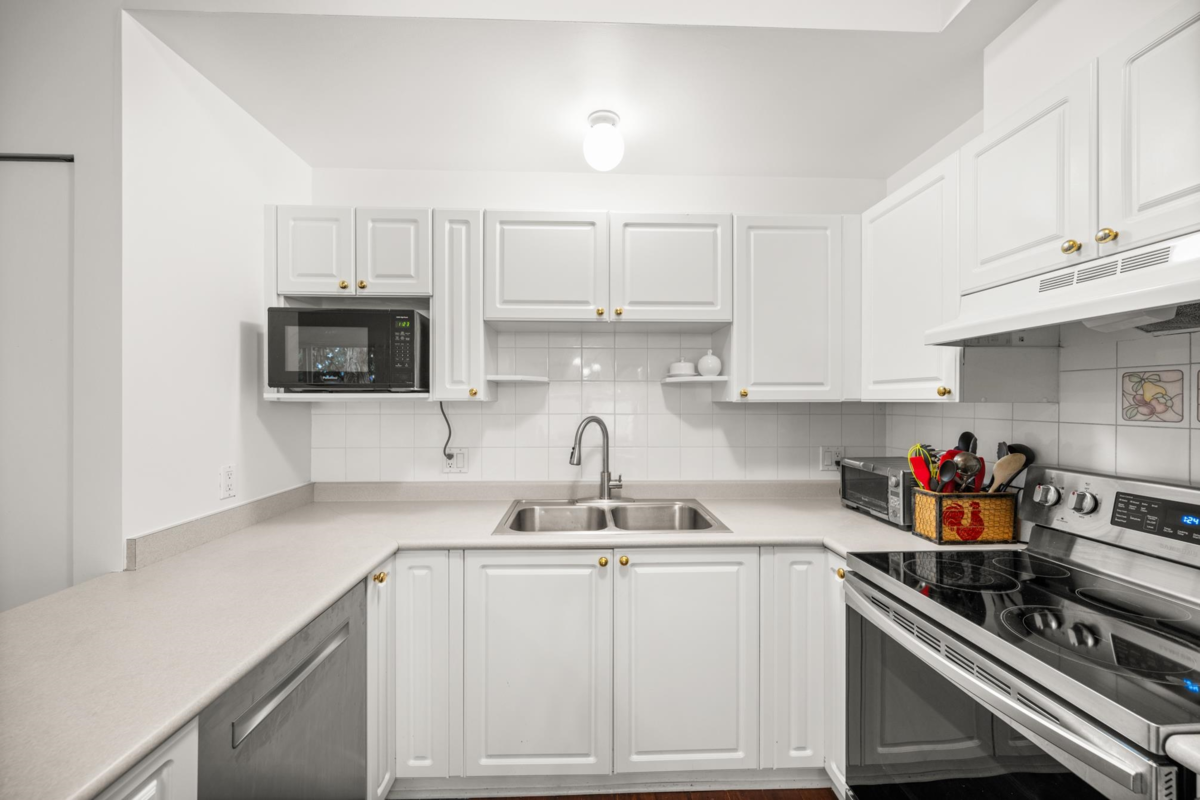 Primary Bathroom Photo of 15 8675 209 Street, Langley, BC