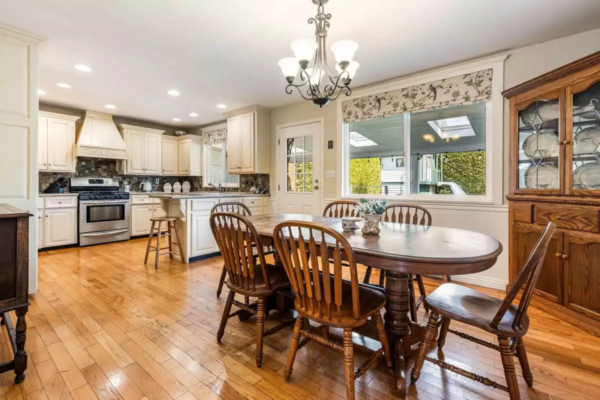 Living Room Photo of 2822 Gardner Place, Abbotsford, BC