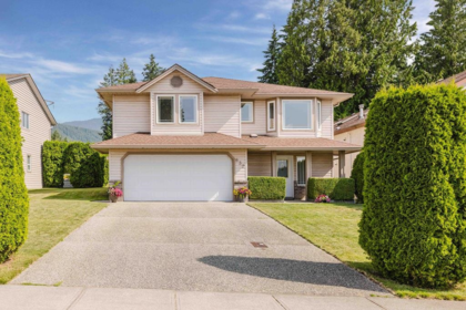 832 Aurora Way, Gibsons, BC, Gibsons — Single Family Residence for sale