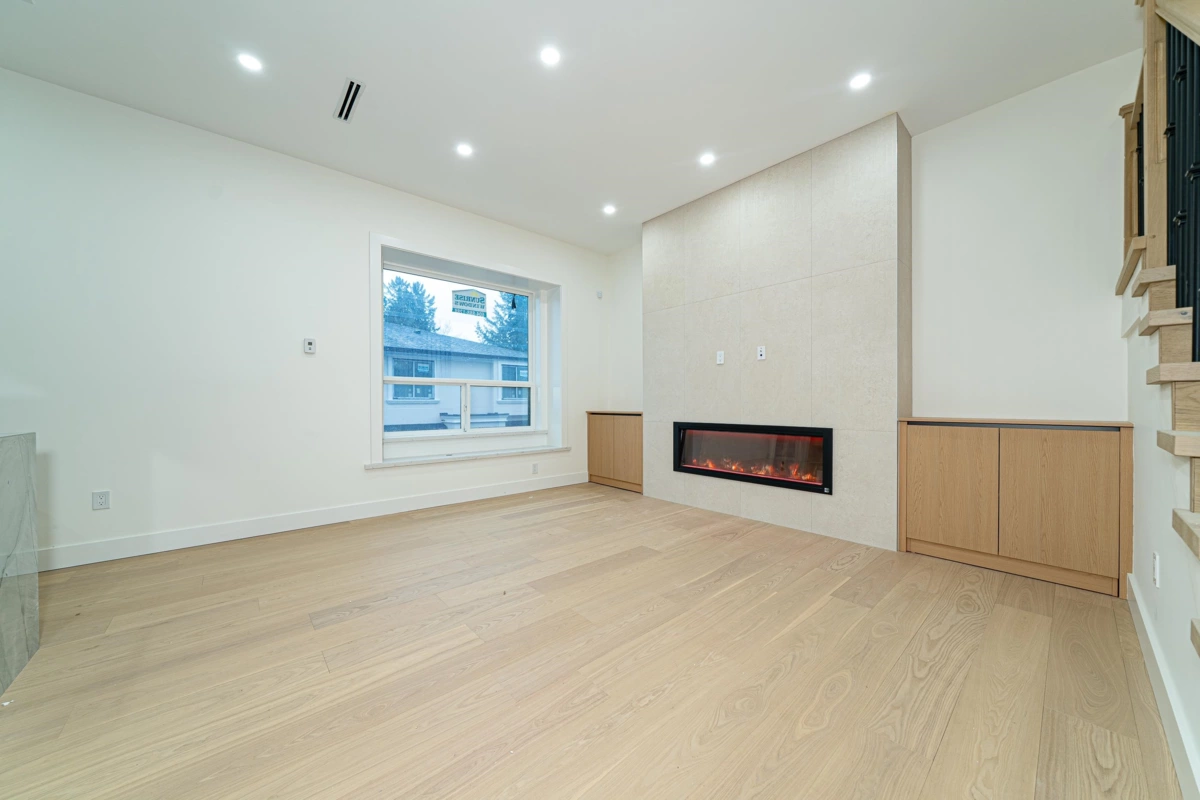 Dining Area Photo of 1 5091 Buxton Street, Burnaby, BC