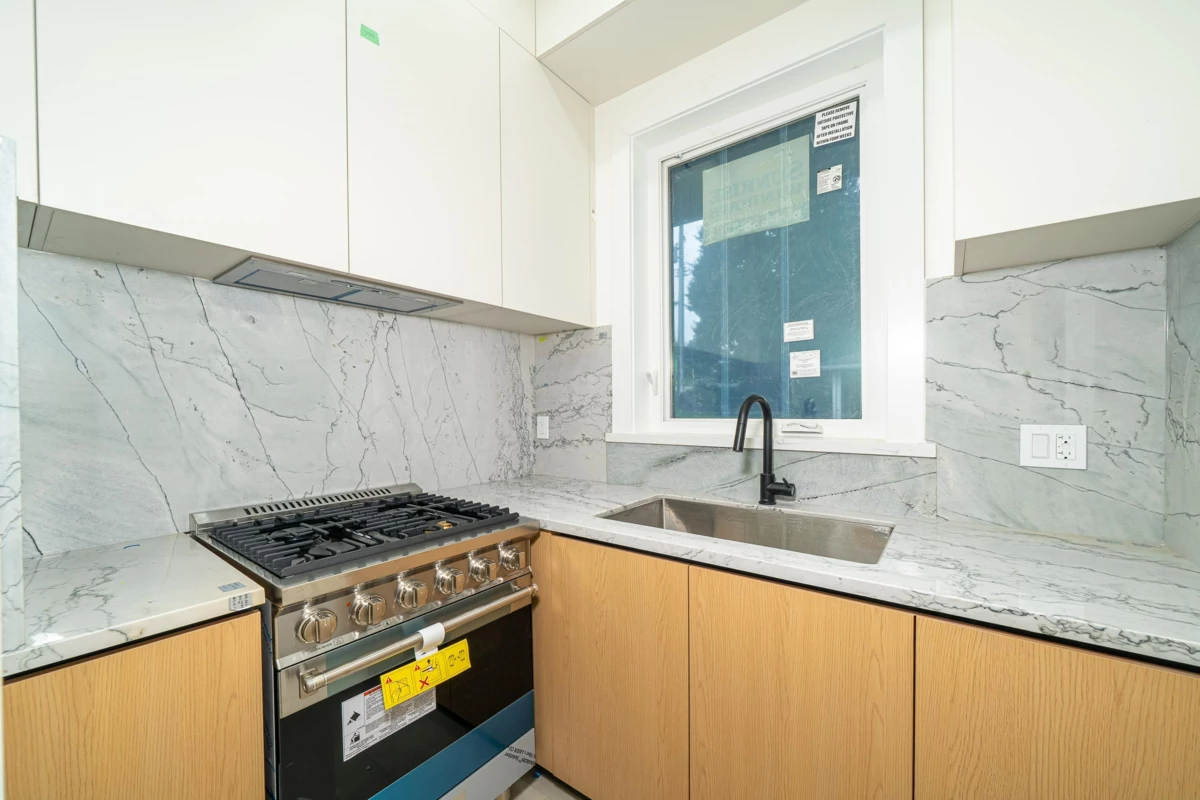 Family Room Photo of 1 5091 Buxton Street, Burnaby, BC