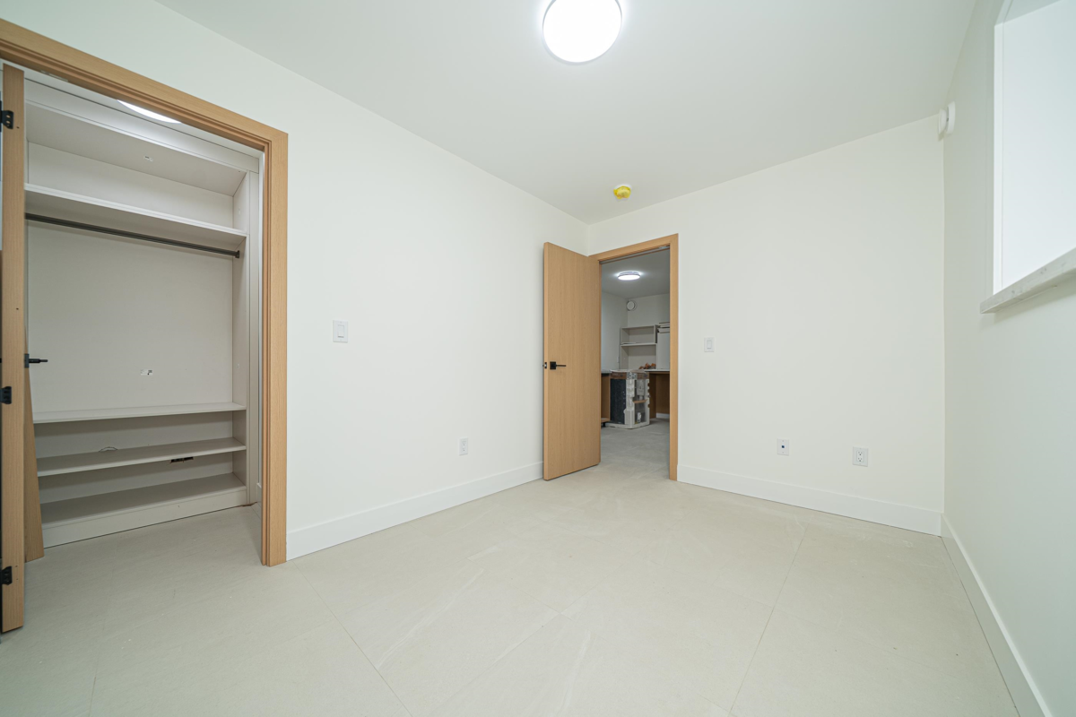 Fitness Center Photo Near 1 5091 Buxton Street, Burnaby, BC