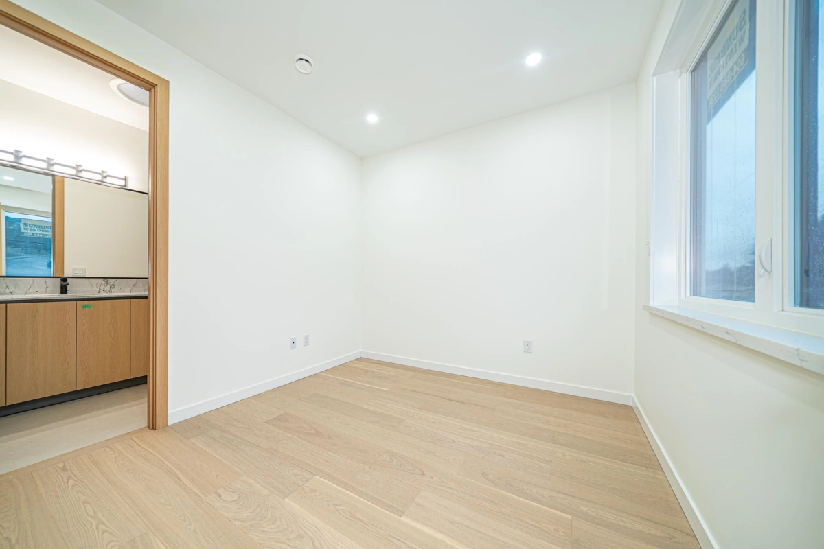 Front Yard Photo of 1 5091 Buxton Street, Burnaby, BC