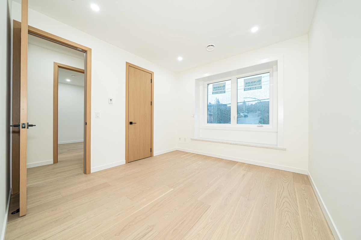 Hallway Photo of 1 5091 Buxton Street, Burnaby, BC